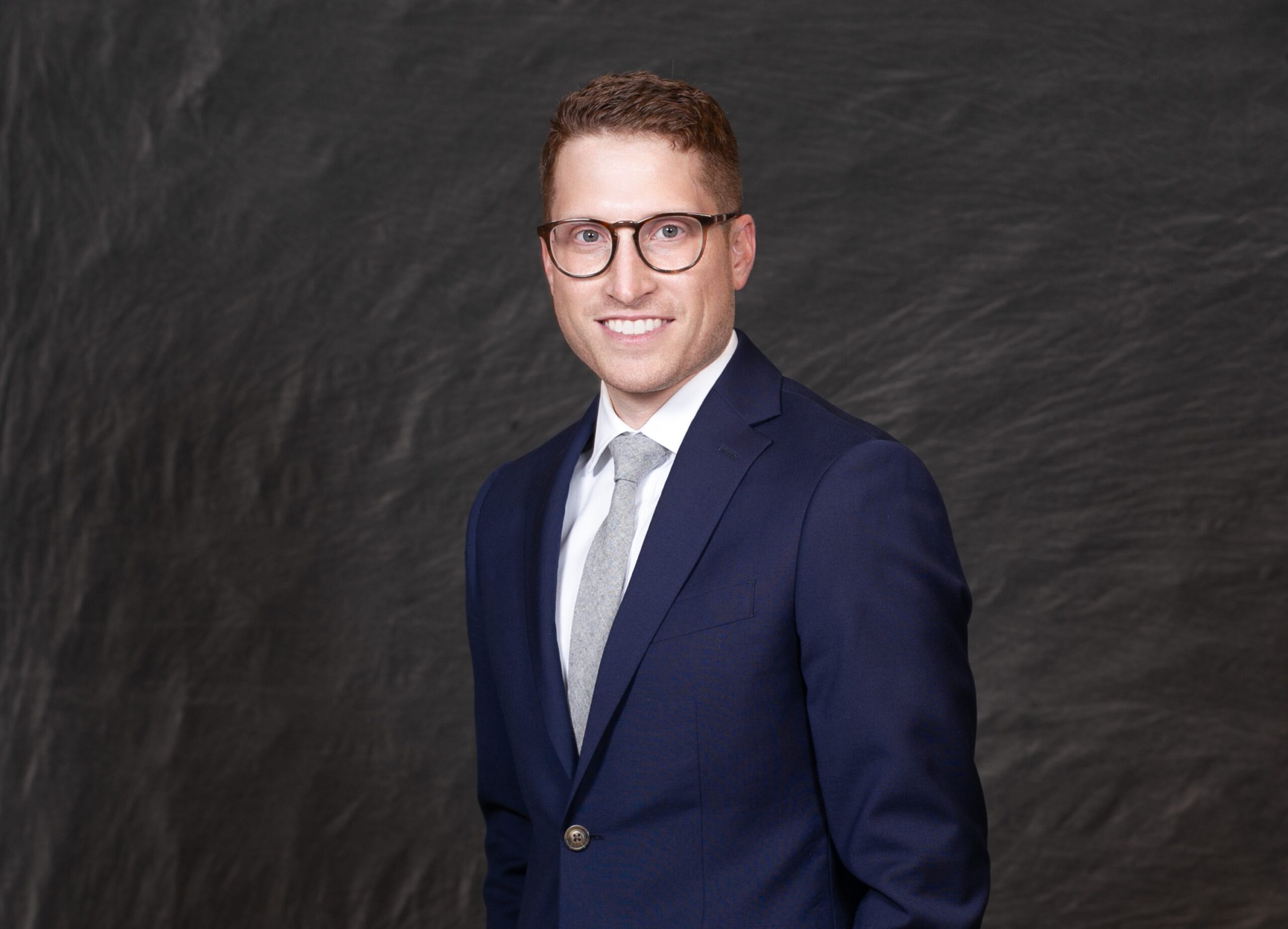 Zachary R. Dolchin<br />
